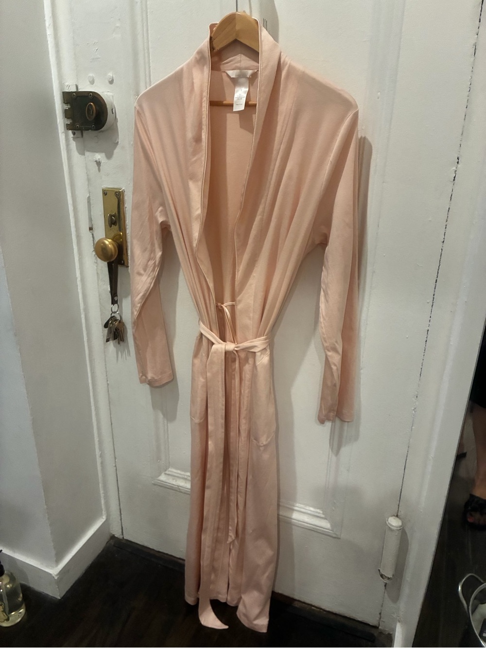 Hanro soft cotton robe. never used.
Two pockets.
Medium size